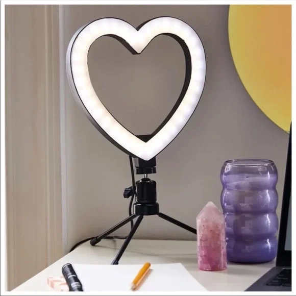 Brilliant Ideas Heart-Shaped Vlogging Ring Light - Picture 6 of 6